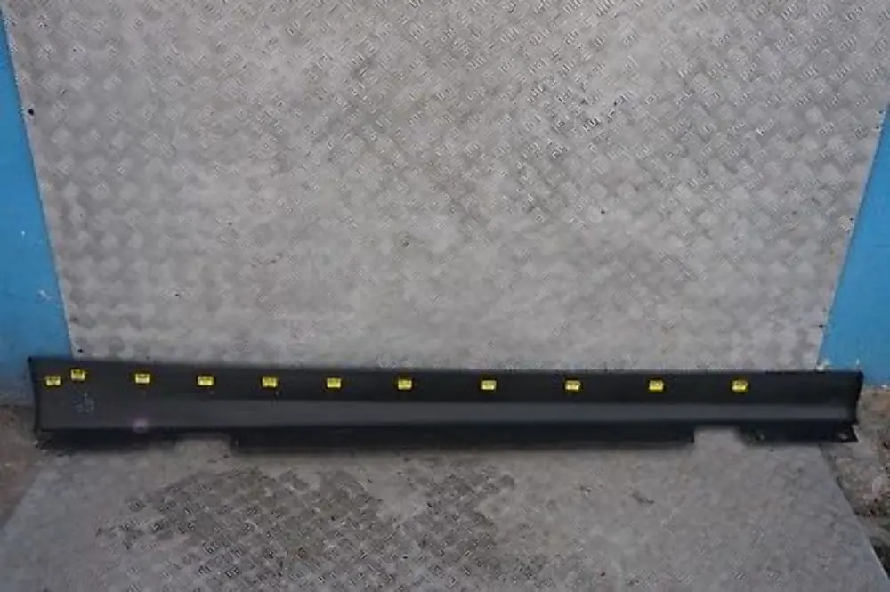BMW E90 listwa nakładka próg lewa schwarz II 668 - SKU 0032951-SCH7 - Numer Części 32951