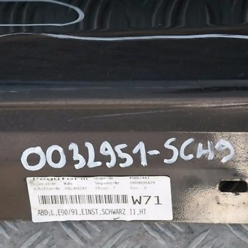 listwa nakładka próg lewy schwarz II 668 do BMW E90 o numerze 32951 BMW E90 listwa nakładka próg lewy schwarz II 668 - SKU 0032951-SCH9 - Numer Części 32951