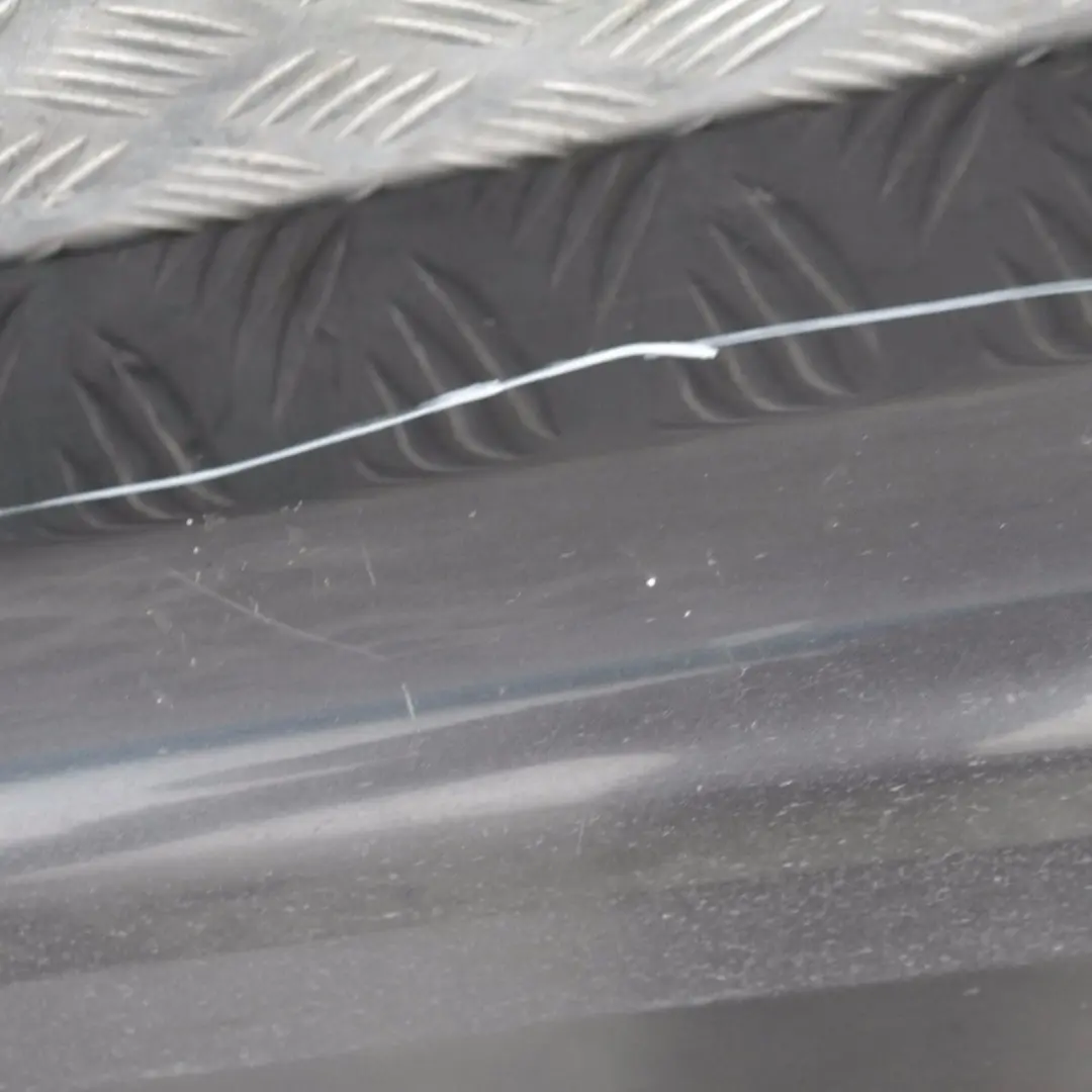 Gonna laterale Sill Strip sinistra Sparkling Graphite Metallic per BMW E90 E91 con numero di parte 32951 BMW E90 E91 Gonna laterale Sill Strip sinistra Sparkling Graphite Metallic - SKU 0032951-SG18 - Numero di parte 32951