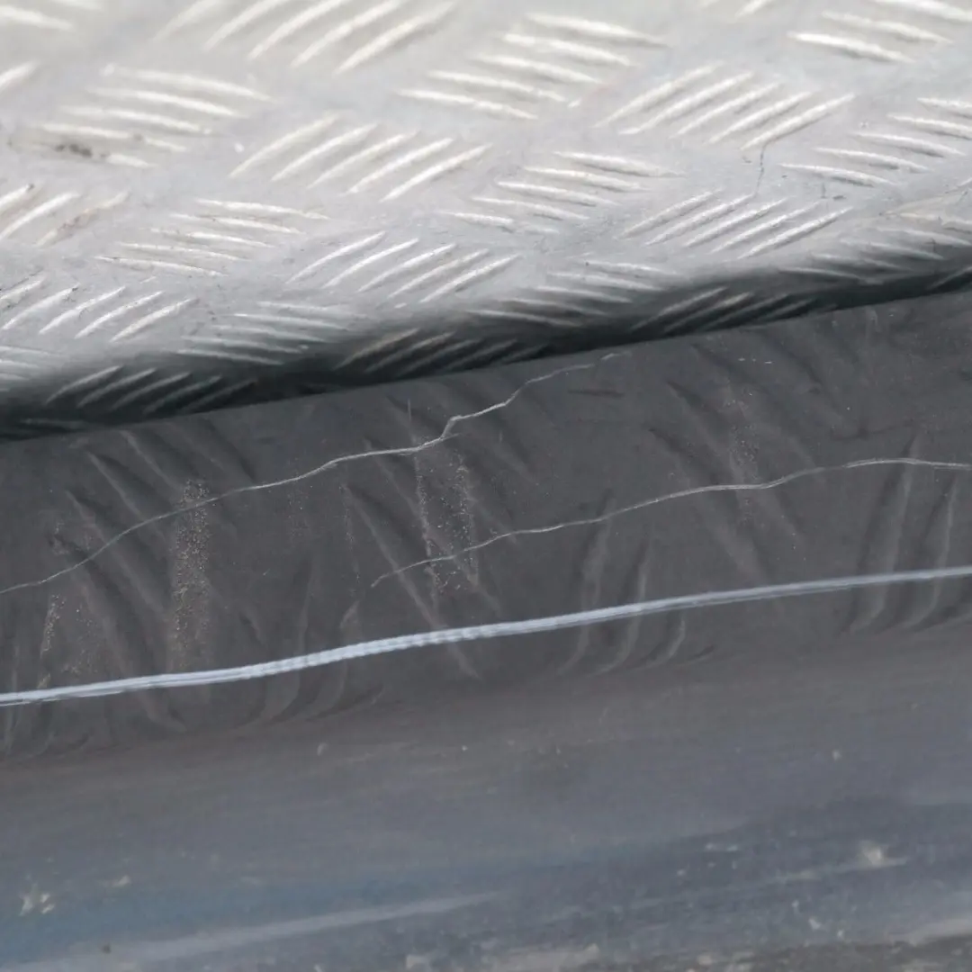 Gonna laterale Sill Strip sinistra Sparkling Graphite Metallic per BMW E90 E91 con numero di parte 32951 BMW E90 E91 Gonna laterale Sill Strip sinistra Sparkling Graphite Metallic - SKU 0032951-SG21 - Numero di parte 32951