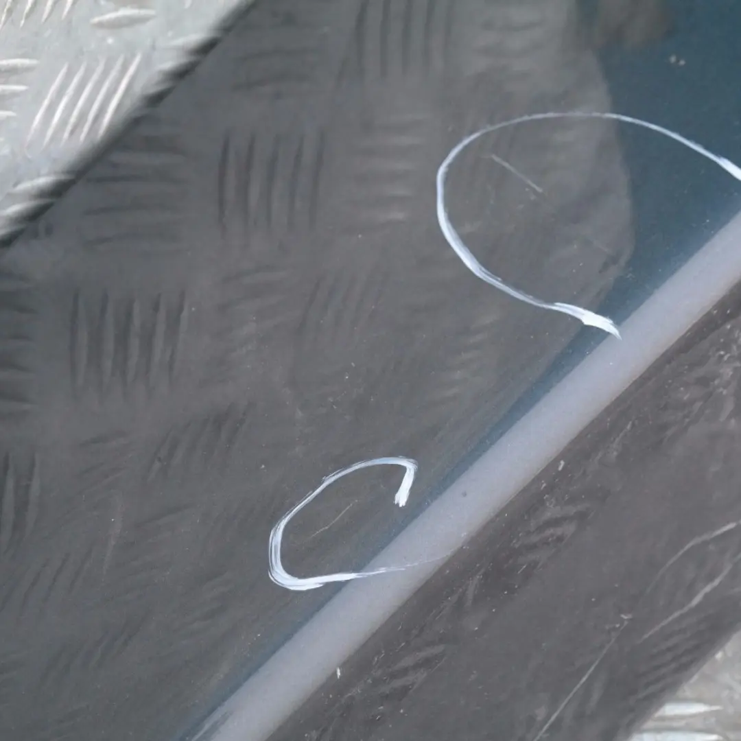 Sill Strip Faldón lateral izquierdo Sparkling Graphite Metallic para BMW E90 E91 con número de pieza 32951 BMW E90 E91 Sill Strip Faldón lateral izquierdo Sparkling Graphite Metallic - SKU 0032951-SG21 - Número de pieza 32951