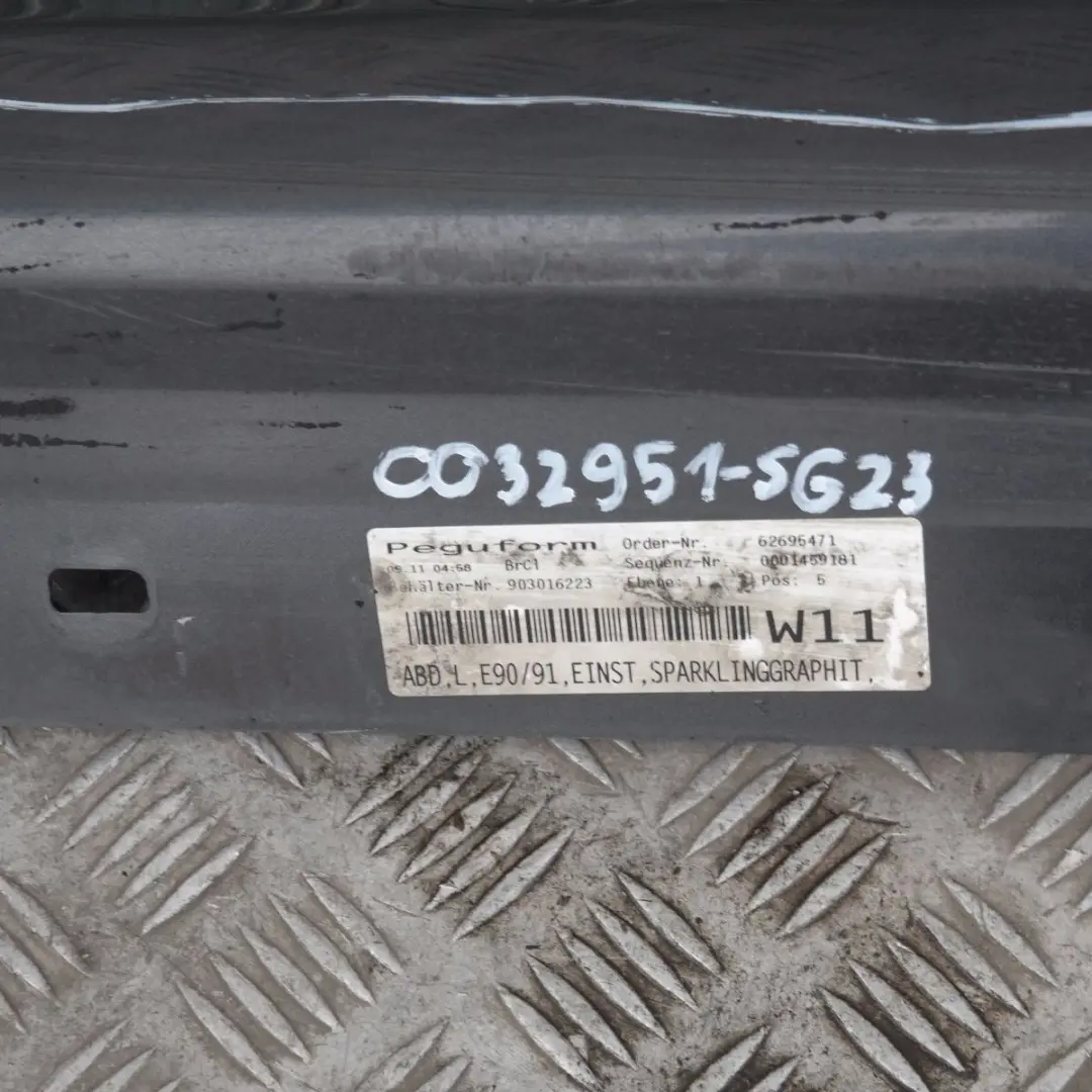 Sill Strip Side Skirt Left Sparkling Graphite Metallic para BMW E90 E91 con número de pieza 32951 BMW E90 E91 Sill Strip Side Skirt Left Sparkling Graphite Metallic - SKU 0032951-SG23 - Número de pieza 32951