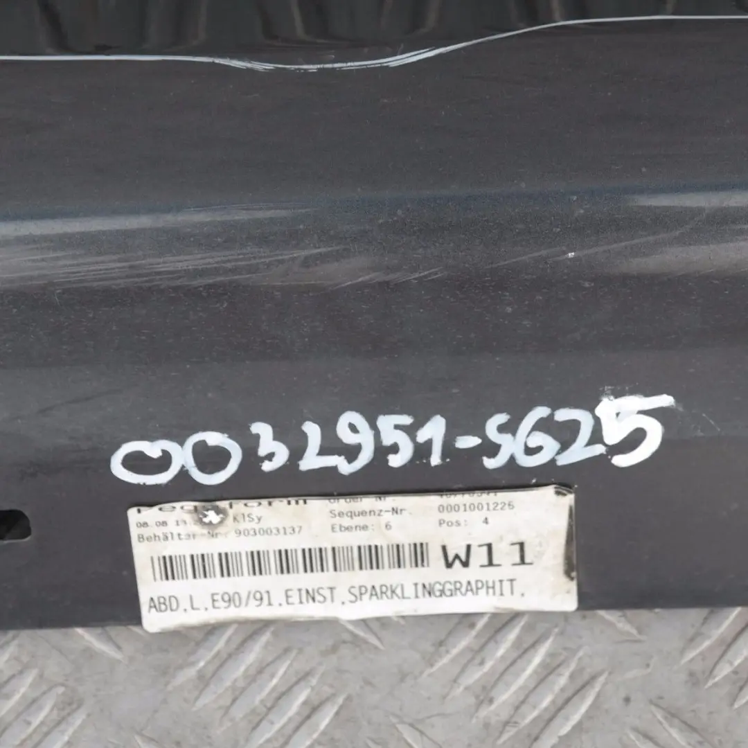 Sill Strip Side Skirt Izquierdo Sparkling Graphite Metallic para BMW E90 E91 con número de pieza 32951 BMW E90 E91 Sill Strip Side Skirt Izquierdo Sparkling Graphite Metallic - SKU 0032951-SG25 - Número de pieza 32951