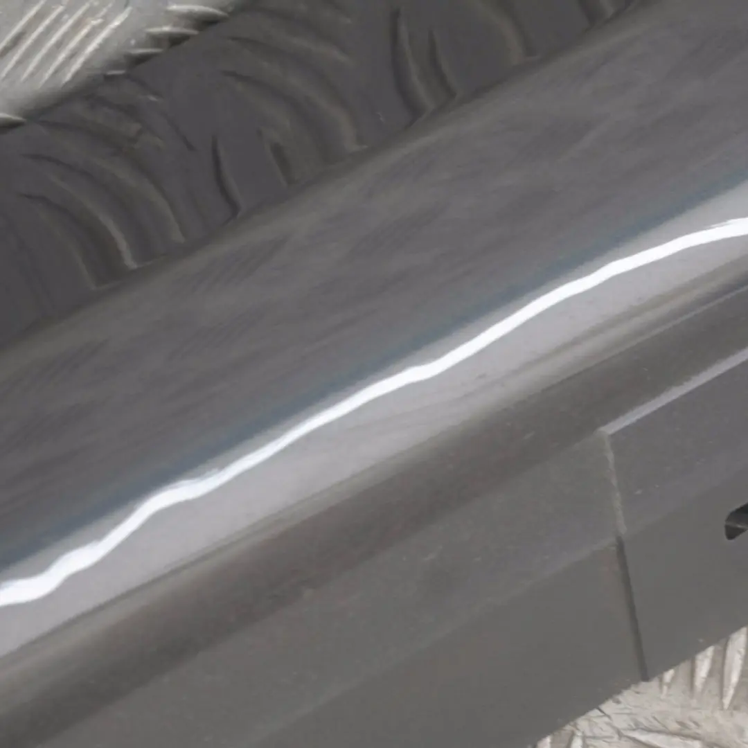 Sill Strip Faldon Lateral Izquierdo Sparkling Graphite Metallic para BMW E90 E91 con número de pieza 32951 BMW E90 E91 Sill Strip Faldon Lateral Izquierdo Sparkling Graphite Metallic - SKU 0032951-SG28 - Número de pieza 32951