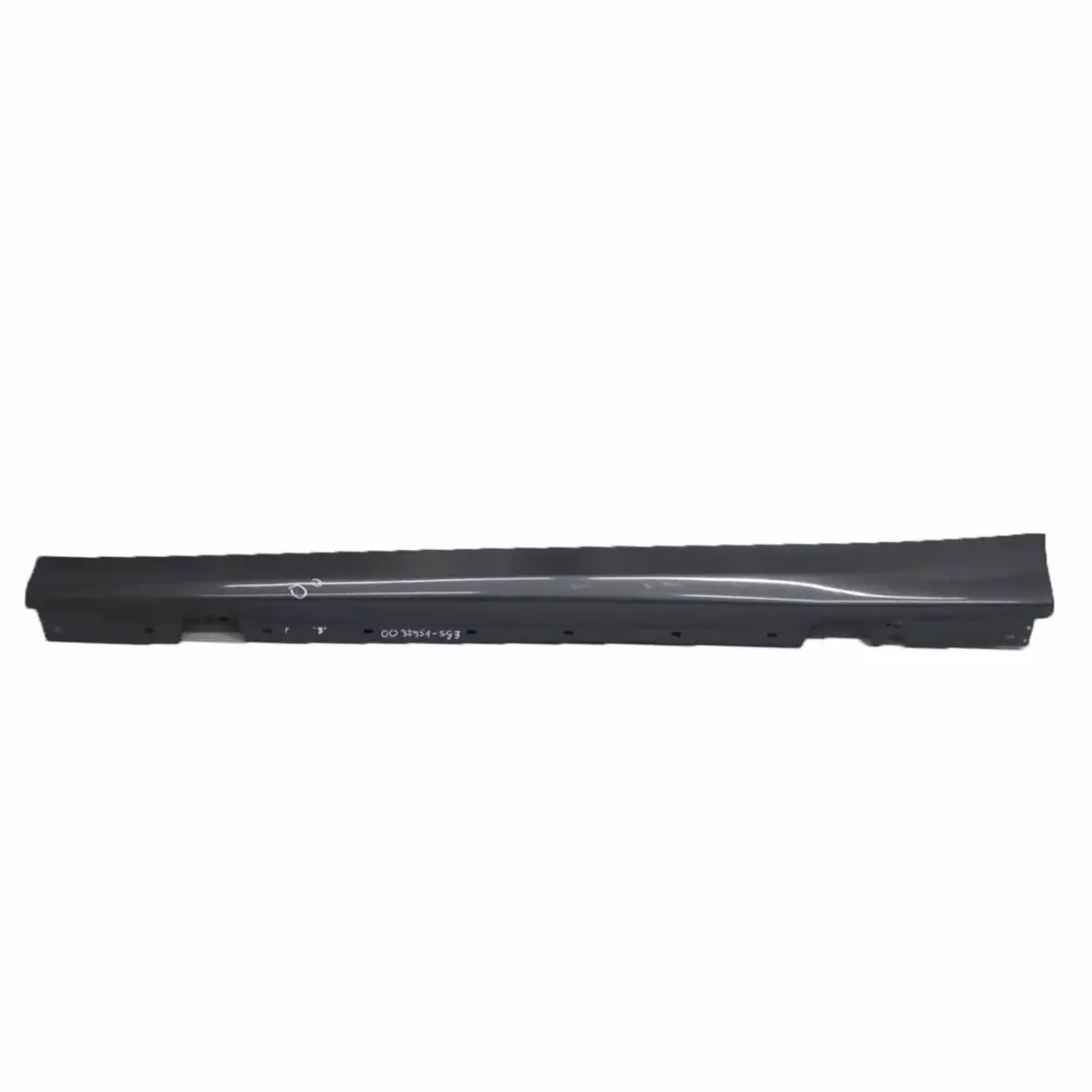 Sill Strip Faldon Lateral Izquierdo Sparkling Graphite Metallic A22 para BMW E90 E91 con número de pieza 0032951 BMW E90 E91 Sill Strip Faldon Lateral Izquierdo Sparkling Graphite Metallic A22 - SKU 0032951-SG3 - Número de pieza 0032951