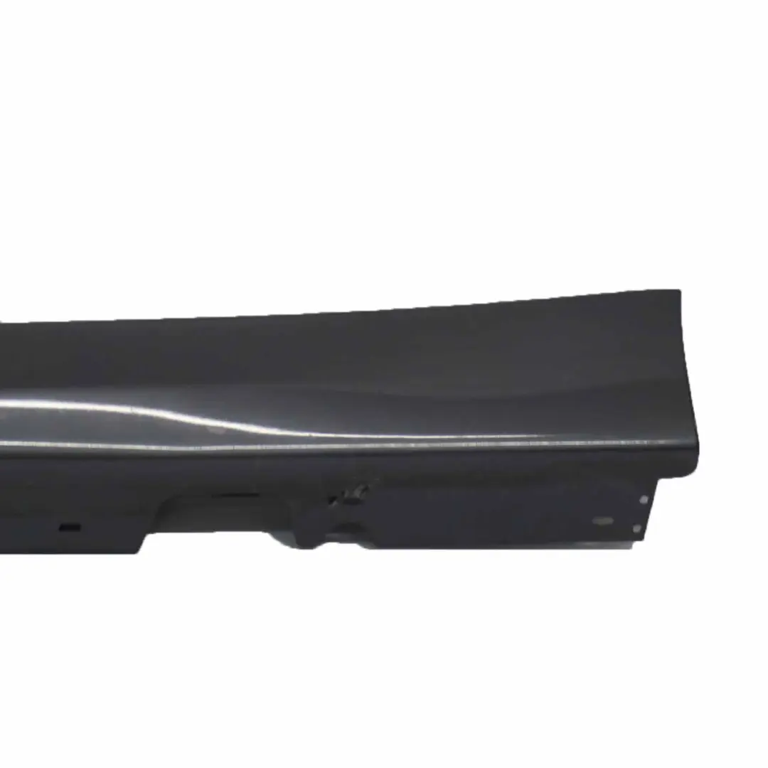 Sill Strip Faldon Lateral Izquierdo Sparkling Graphite Metallic A22 para BMW E90 E91 con número de pieza 0032951 BMW E90 E91 Sill Strip Faldon Lateral Izquierdo Sparkling Graphite Metallic A22 - SKU 0032951-SG3 - Número de pieza 0032951