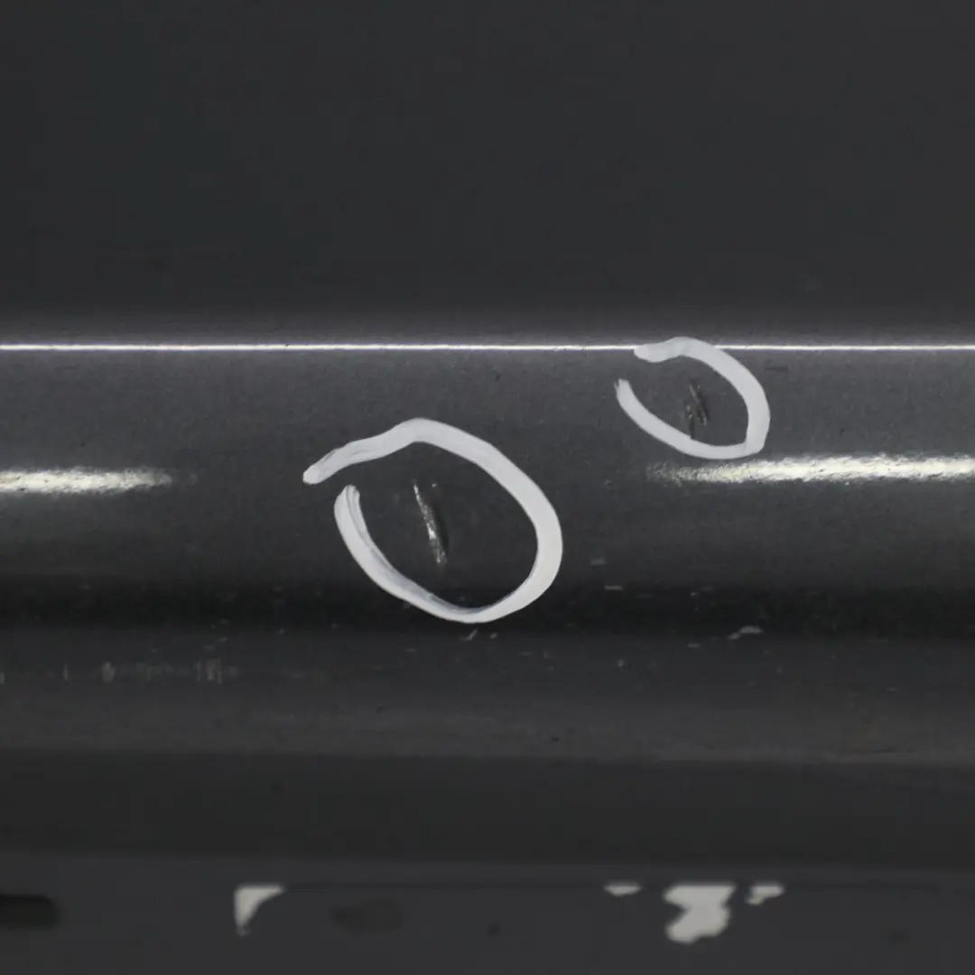 Sill Strip Faldon Lateral Izquierdo Sparkling Graphite Metallic A22 para BMW E90 E91 con número de pieza 0032951 BMW E90 E91 Sill Strip Faldon Lateral Izquierdo Sparkling Graphite Metallic A22 - SKU 0032951-SG3 - Número de pieza 0032951