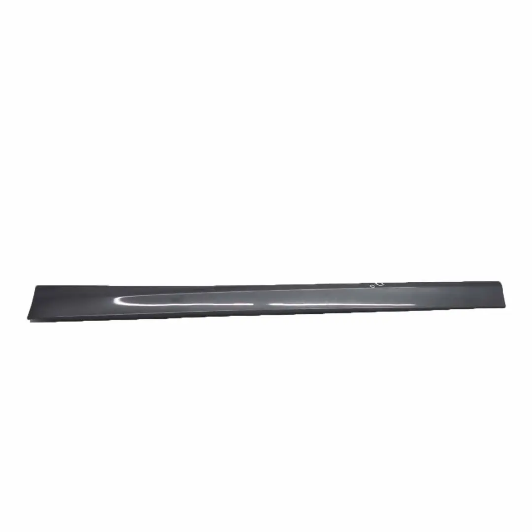 Sill Strip Faldon Lateral Izquierdo Sparkling Graphite Metallic A22 para BMW E90 E91 con número de pieza 0032951 BMW E90 E91 Sill Strip Faldon Lateral Izquierdo Sparkling Graphite Metallic A22 - SKU 0032951-SG3 - Número de pieza 0032951