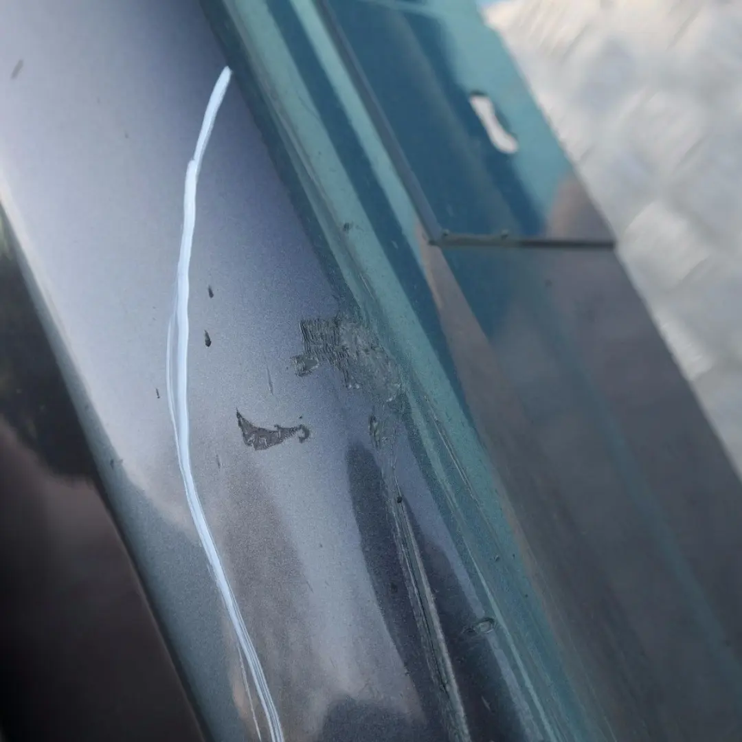 Listello Portiera Apertura Gonna SX Frizzante Grafite Metallico per BMW E90 E91 con numero di parte 51770032951 BMW E90 E91 Listello Portiera Apertura Gonna SX Frizzante Grafite Metallico - SKU 0032951-SG7 - Numero di parte 51770032951