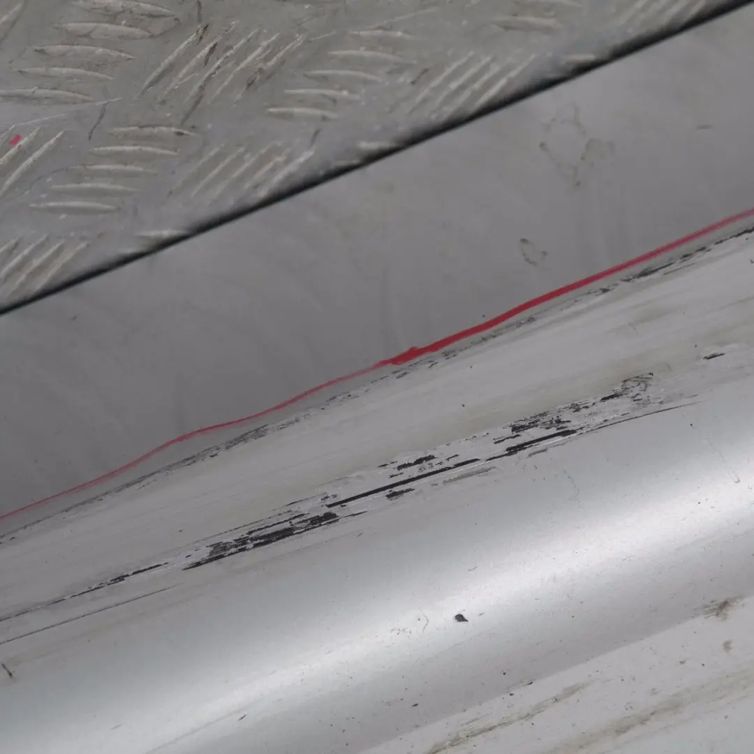 Sill Strip Faldón Lateral Izquierdo Titansilber Silver para BMW 1 E90 E91 con número de pieza 32951 BMW 1 E90 E91 Sill Strip Faldón Lateral Izquierdo Titansilber Silver - SKU 0032951-TS11 - Número de pieza 32951