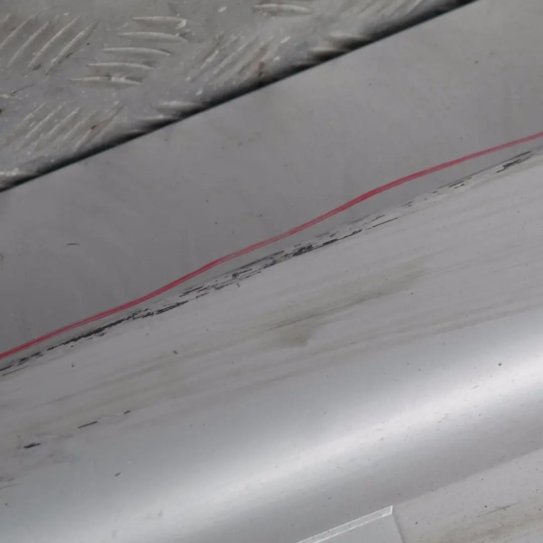 Sill Strip Faldón Lateral Izquierdo Titansilber Silver para BMW 1 E90 E91 con número de pieza 32951 BMW 1 E90 E91 Sill Strip Faldón Lateral Izquierdo Titansilber Silver - SKU 0032951-TS11 - Número de pieza 32951