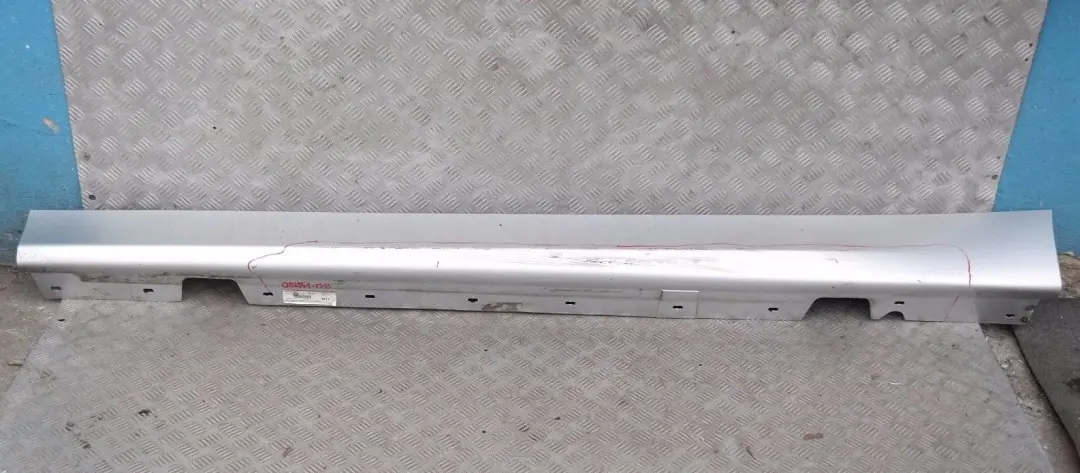 BMW E90 E91 Listello Portiera Apertura Gonne SX Argento-Titanio Argento - SKU 0032951-TS11 - Numero di parte 32951