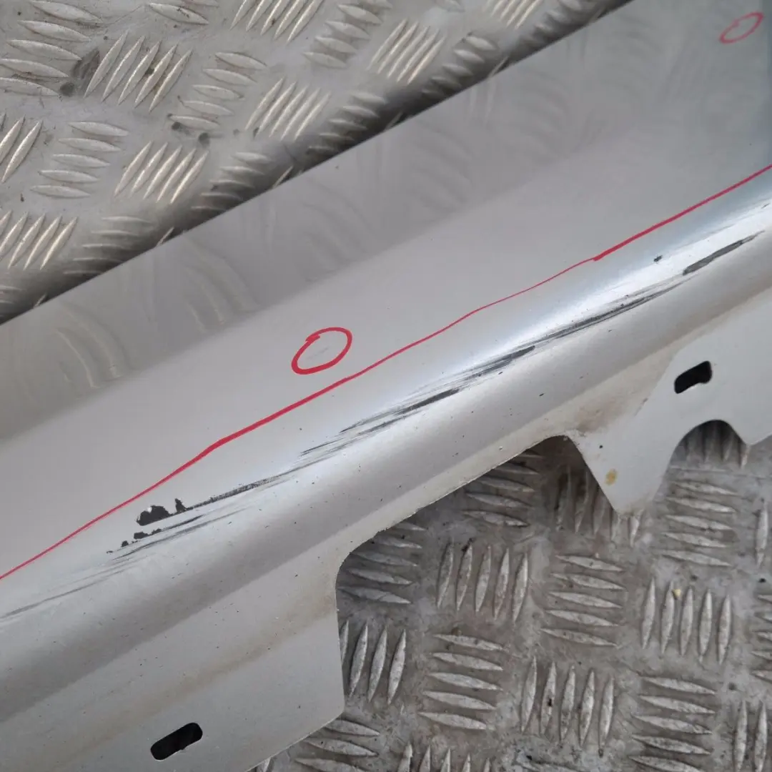 Listello Portiera Apertura Gonna SX Argento-Titanio Argento per BMW E90 E91 con numero di parte 51770032951 BMW E90 E91 Listello Portiera Apertura Gonna SX Argento-Titanio Argento - SKU 0032951-TS2 - Numero di parte 51770032951