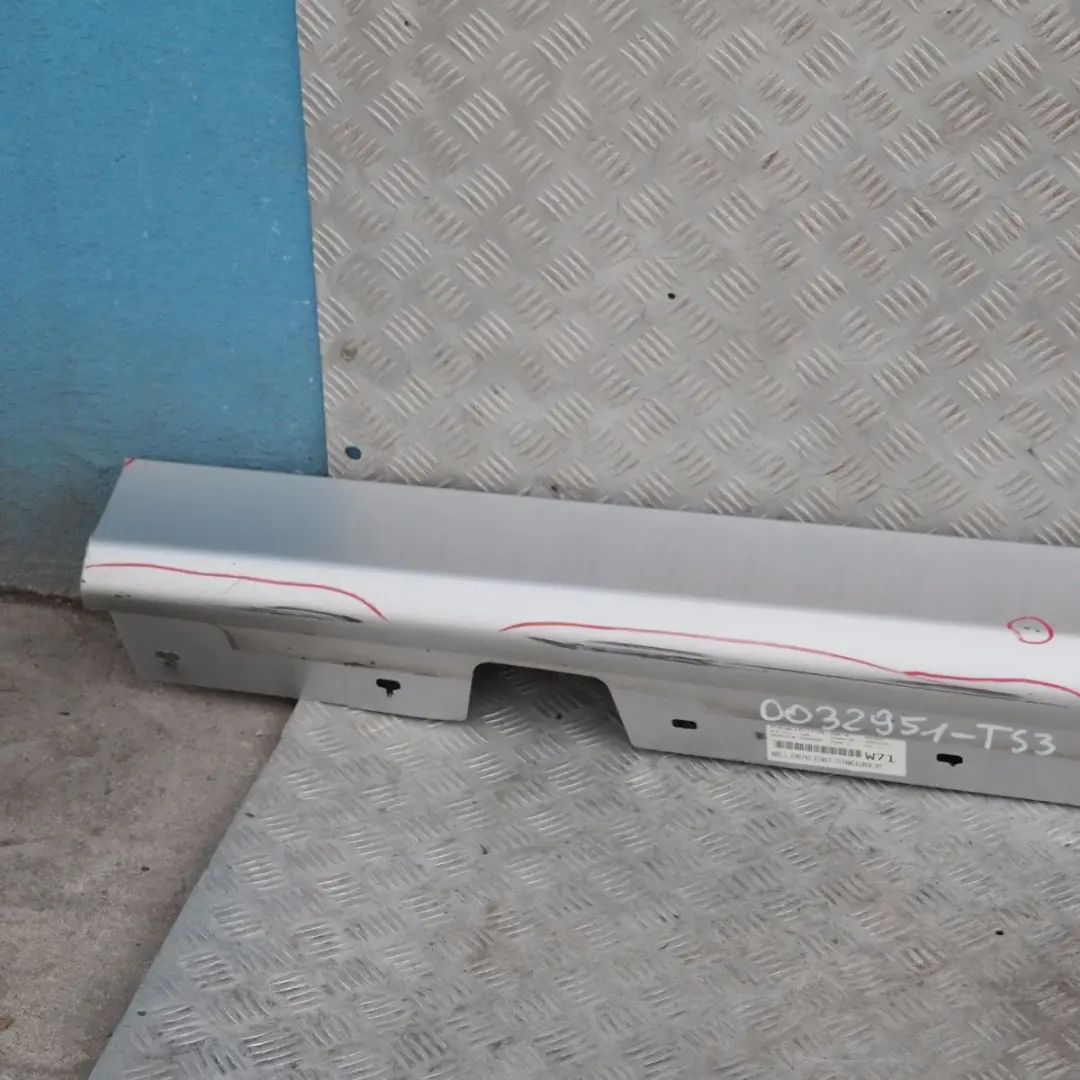 listwa nakładka próg lewa titansilber 354 do BMW E90 o numerze 32951 BMW E90 listwa nakładka próg lewa titansilber 354 - SKU 0032951-TS3 - Numer Części 32951