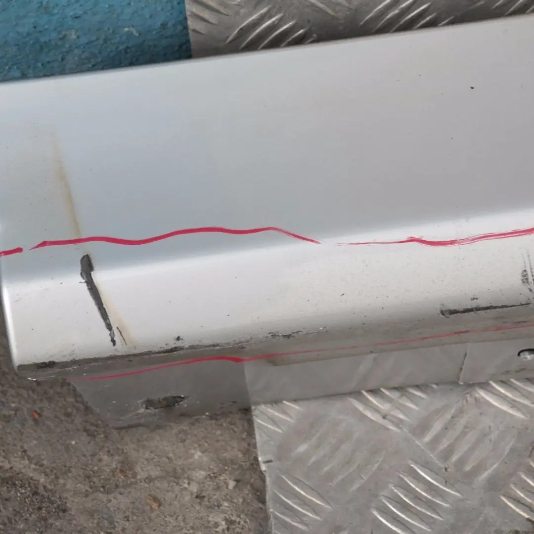 BMW 3 E90 E91 Bas de Porte Couverture Seuil a Gauche Argent Titane Argent - SKU 0032951-TS5 - Numéro de pièce 32951