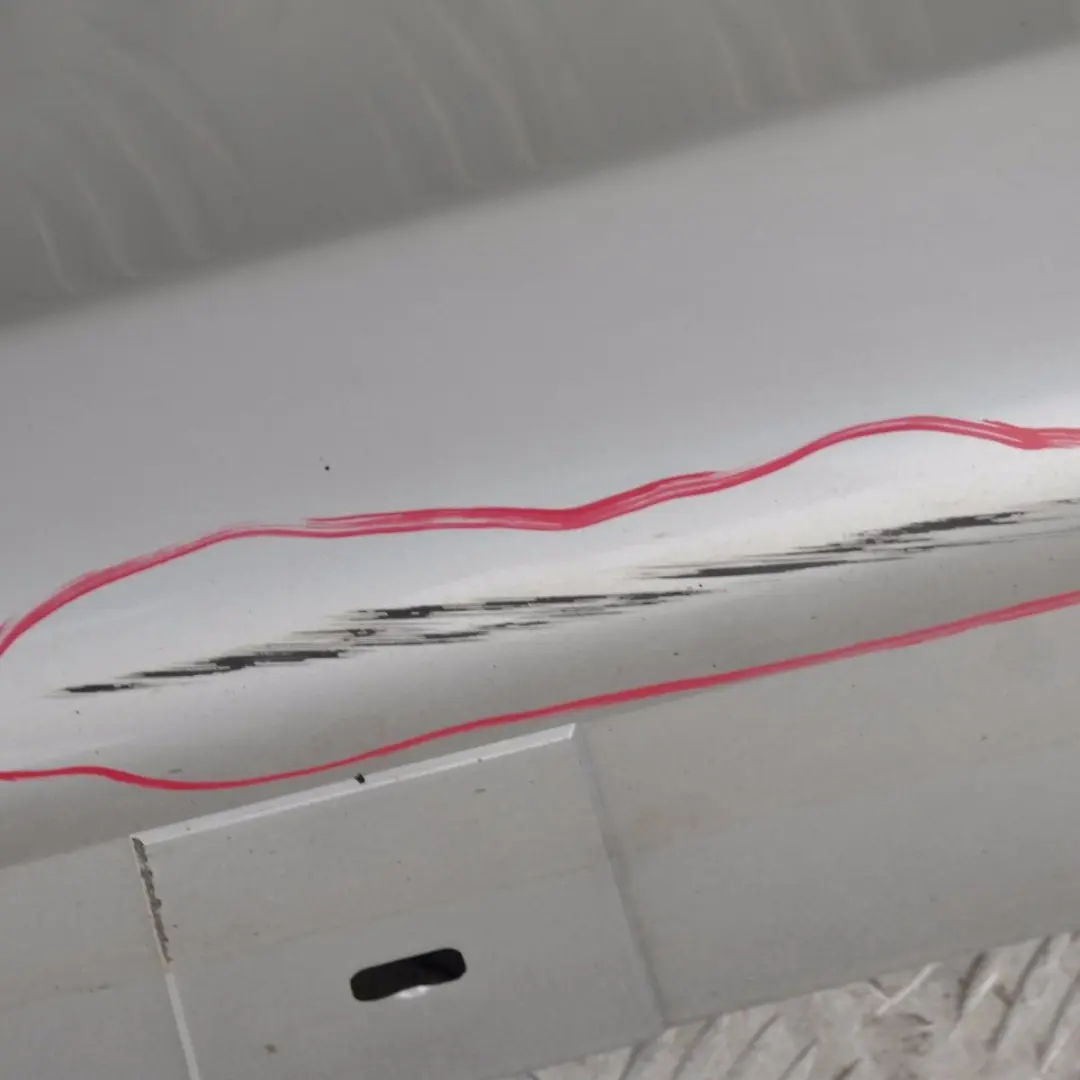 listwa nakładka próg lewa titansilber 354 do BMW E90 o numerze 32951 BMW E90 listwa nakładka próg lewa titansilber 354 - SKU 0032951-TS5 - Numer Części 32951