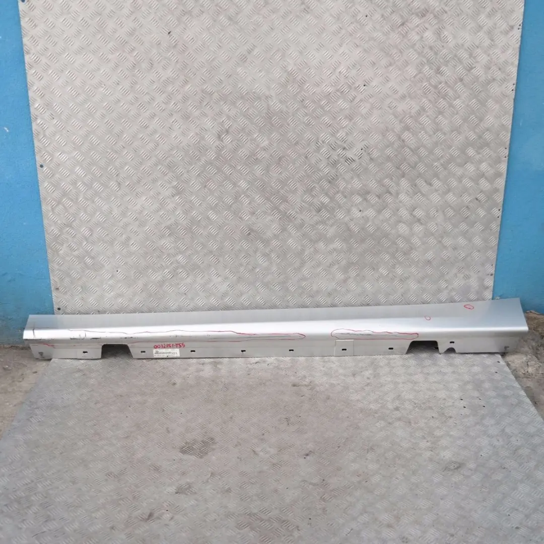 listwa nakładka próg lewa titansilber 354 do BMW E90 o numerze 32951 BMW E90 listwa nakładka próg lewa titansilber 354 - SKU 0032951-TS5 - Numer Części 32951