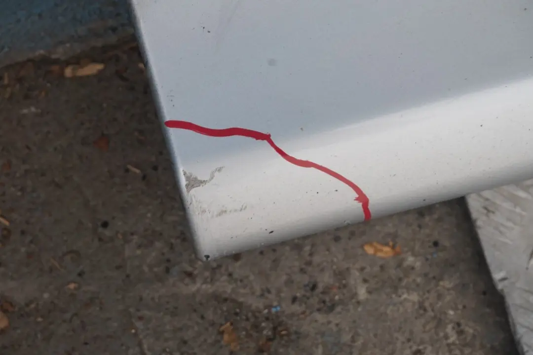 listwa nakładka próg lewa titansilber 354 do BMW E90 o numerze 32951 BMW E90 listwa nakładka próg lewa titansilber 354 - SKU 0032951-TS6 - Numer Części 32951