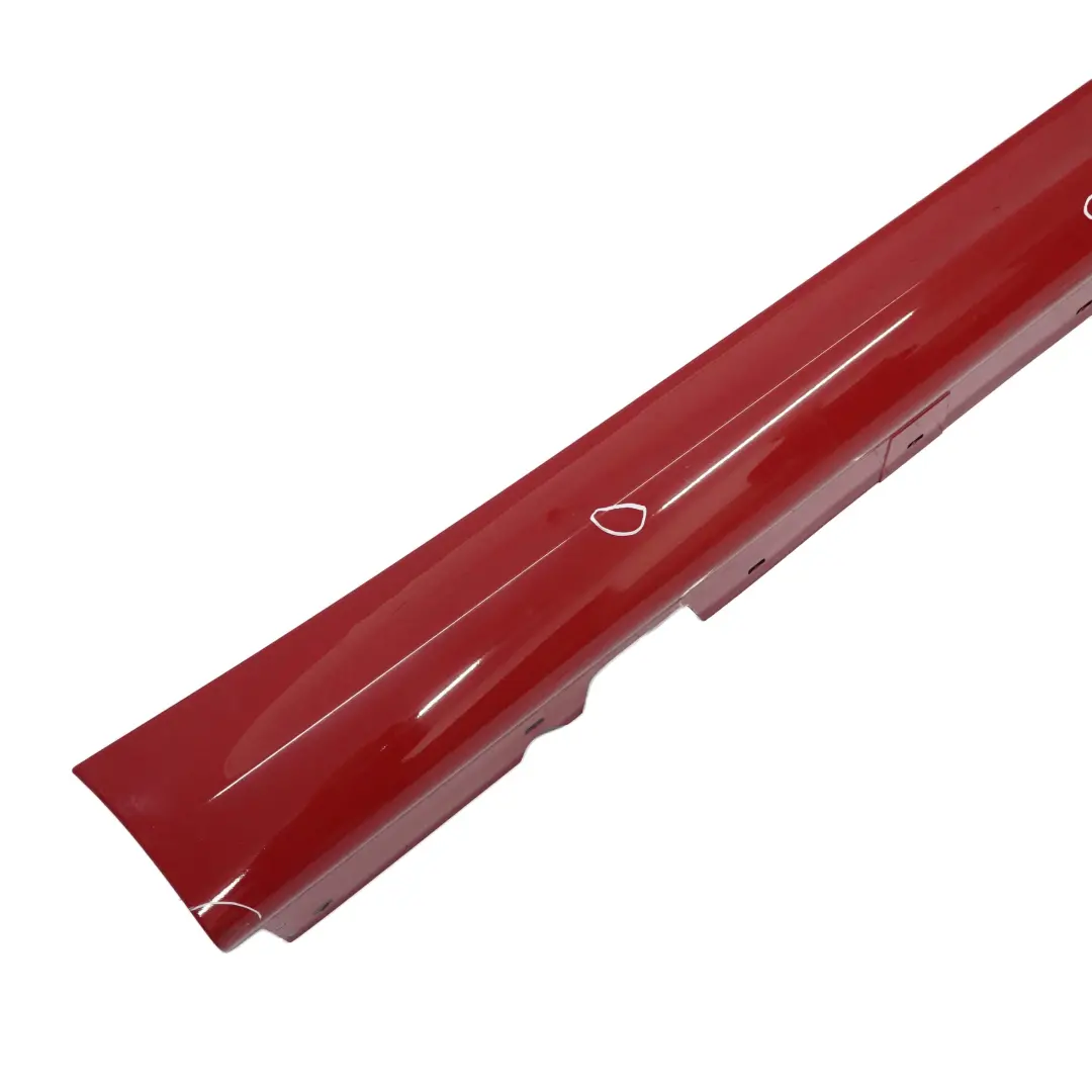 Sill Strip Faldon Lateral Derecho Karmesinrot Rojo - A61 para BMW E90 E91 M Sport con número de pieza 0033440 BMW E90 E91 M Sport Sill Strip Faldon Lateral Derecho Karmesinrot Rojo - A61 - SKU 0033440-KAR - Número de pieza 0033440