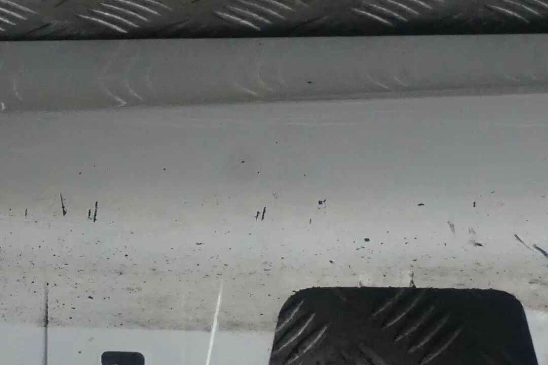 listwa próg lewy alpinweiss M-Pakiet do BMW E90 o numerze 0033441 BMW E90 listwa próg lewy alpinweiss M-Pakiet - SKU 0033441-AW - Numer Części 0033441