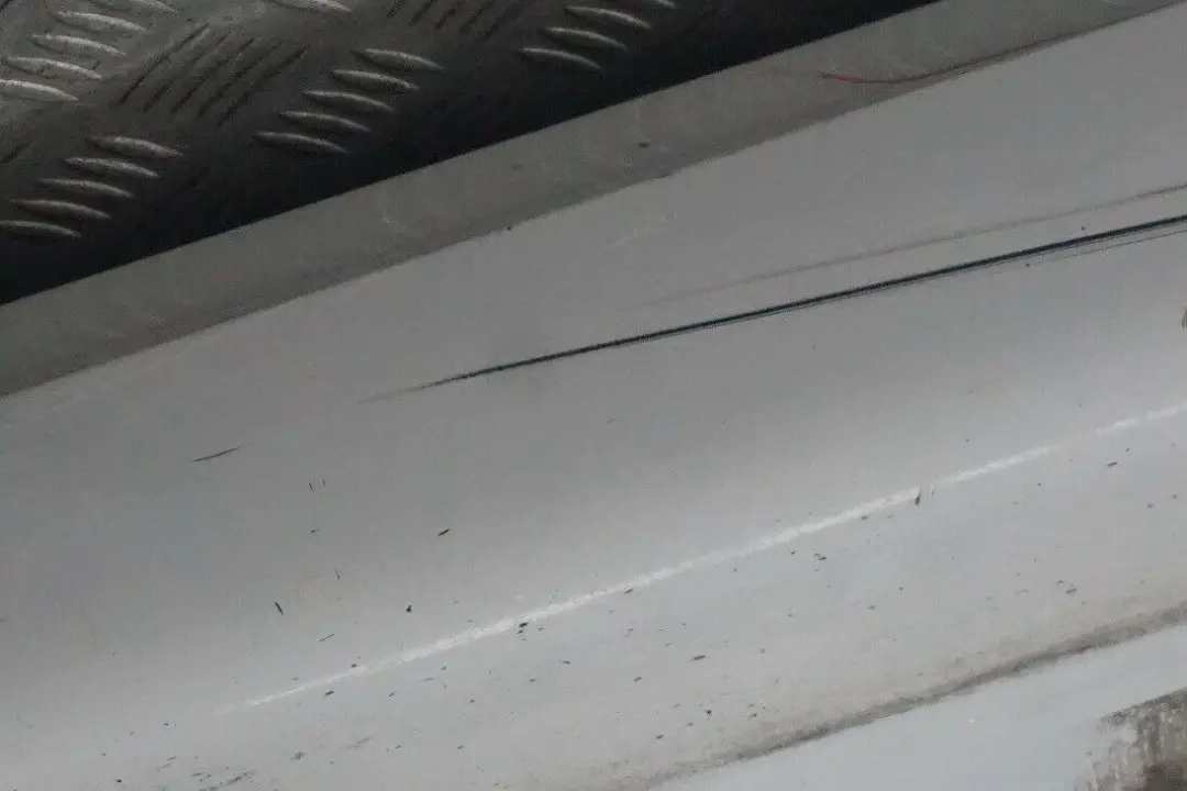 Bas de Couverture Seuil a Gauche Blanc des Alpes pour BMW 3 E90 E91 M Sport à propos du numéro de pièce 0033441 BMW 3 E90 E91 M Sport Bas de Couverture Seuil a Gauche Blanc des Alpes - SKU 0033441-AW - Numéro de pièce 0033441