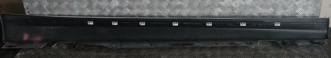 Sill Strip Faldon Lateral Izquierdo Alpinweiss Blanco para BMW E90 E91 M Sport con número de pieza 0033441 BMW E90 E91 M Sport Sill Strip Faldon Lateral Izquierdo Alpinweiss Blanco - SKU 0033441-AW - Número de pieza 0033441