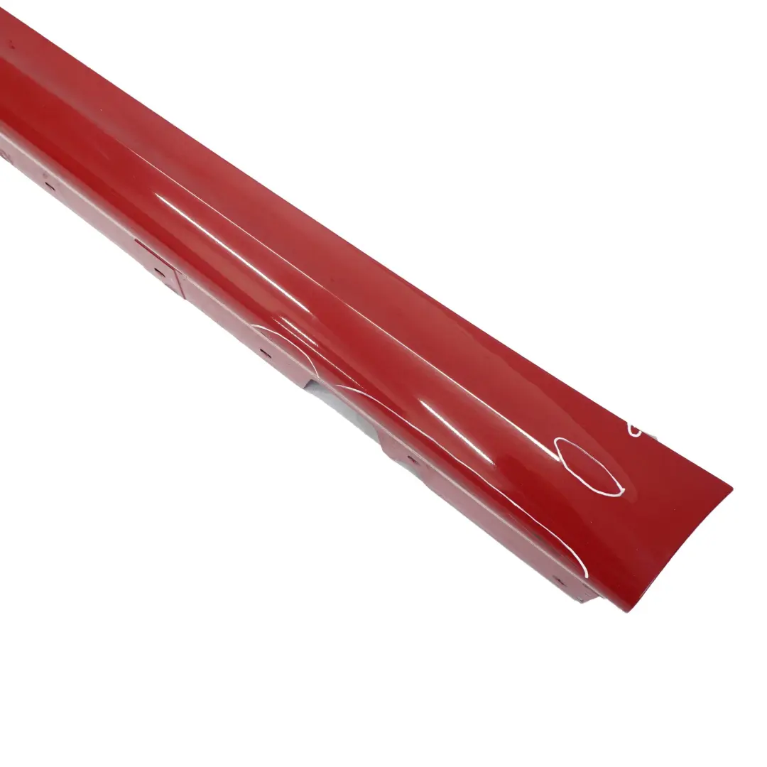 Sill Strip Faldon Lateral Izquierdo Karmesinrot Rojo - A61 para BMW E90 E91 M Sport con número de pieza 0033441 BMW E90 E91 M Sport Sill Strip Faldon Lateral Izquierdo Karmesinrot Rojo - A61 - SKU 0033441-KAR - Número de pieza 0033441