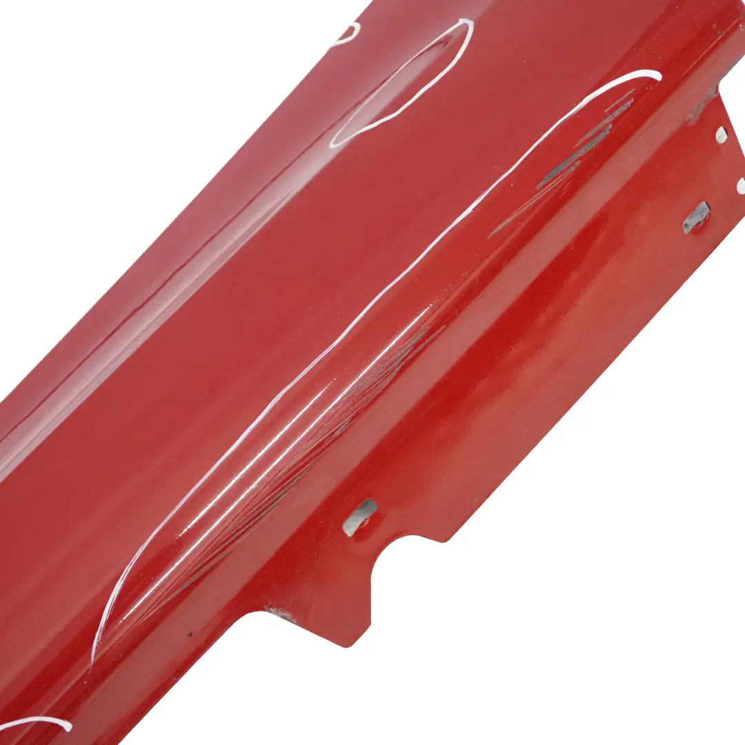 Sill Strip Faldon Lateral Izquierdo Karmesinrot Rojo - A61 para BMW E90 E91 M Sport con número de pieza 0033441 BMW E90 E91 M Sport Sill Strip Faldon Lateral Izquierdo Karmesinrot Rojo - A61 - SKU 0033441-KAR - Número de pieza 0033441