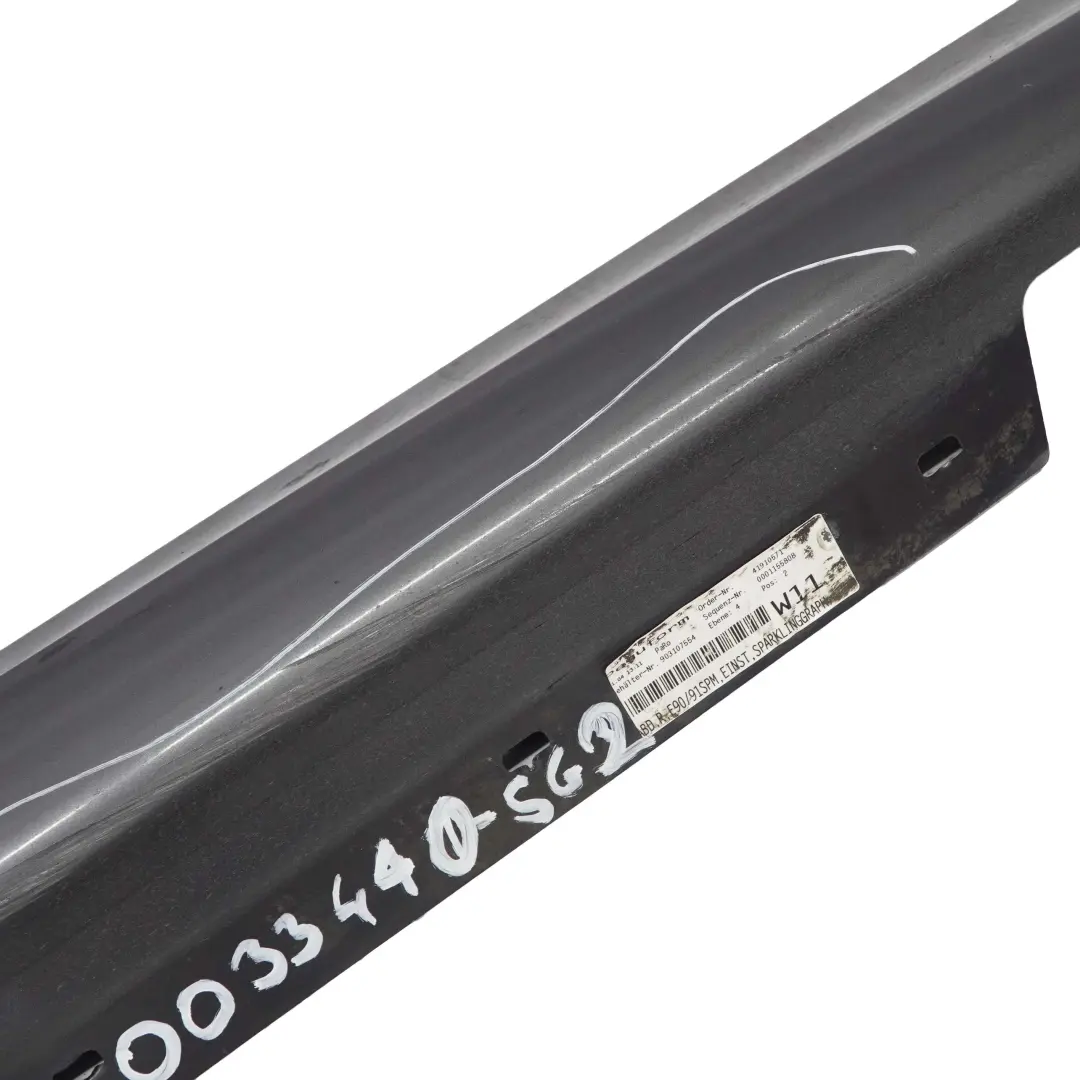Listello Portiera Apertura Gonna SX Grafite Brillante A22 per BMW E90 E91 M Sport con numero di parte 0033441 BMW E90 E91 M Sport Listello Portiera Apertura Gonna SX Grafite Brillante A22 - SKU 0033441-SG3 - Numero di parte 0033441