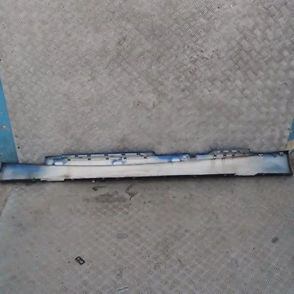 BMW E87 E87N M SPORT Faldón lateral derecho Le Mans Blau Azul - SKU 0033556-LMB - Número de pieza 51770033556-LMB1