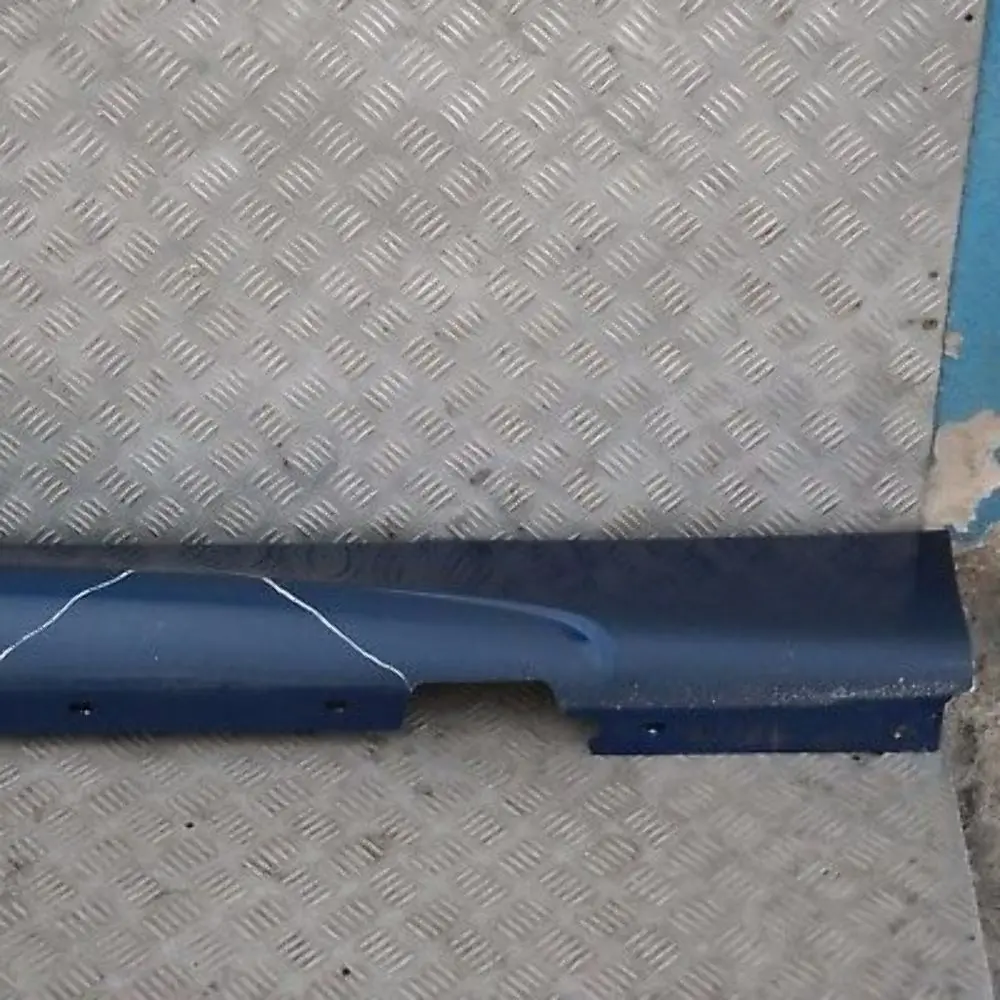 BMW E87 LCI M Sport Bas de Porte Couverture Seuil Droite le Mans Bleu - SKU 0033556-LMB - Numéro de pièce 51770033556-LMB1