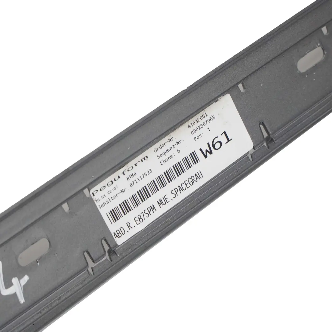 Sill Strip Faldon Lateral Derecho Sparkling Graphite - A22 para BMW E87 LCI M Sport con número de pieza 0033556 BMW E87 LCI M Sport Sill Strip Faldon Lateral Derecho Sparkling Graphite - A22 - SKU 0033556-SG4 - Número de pieza 0033556