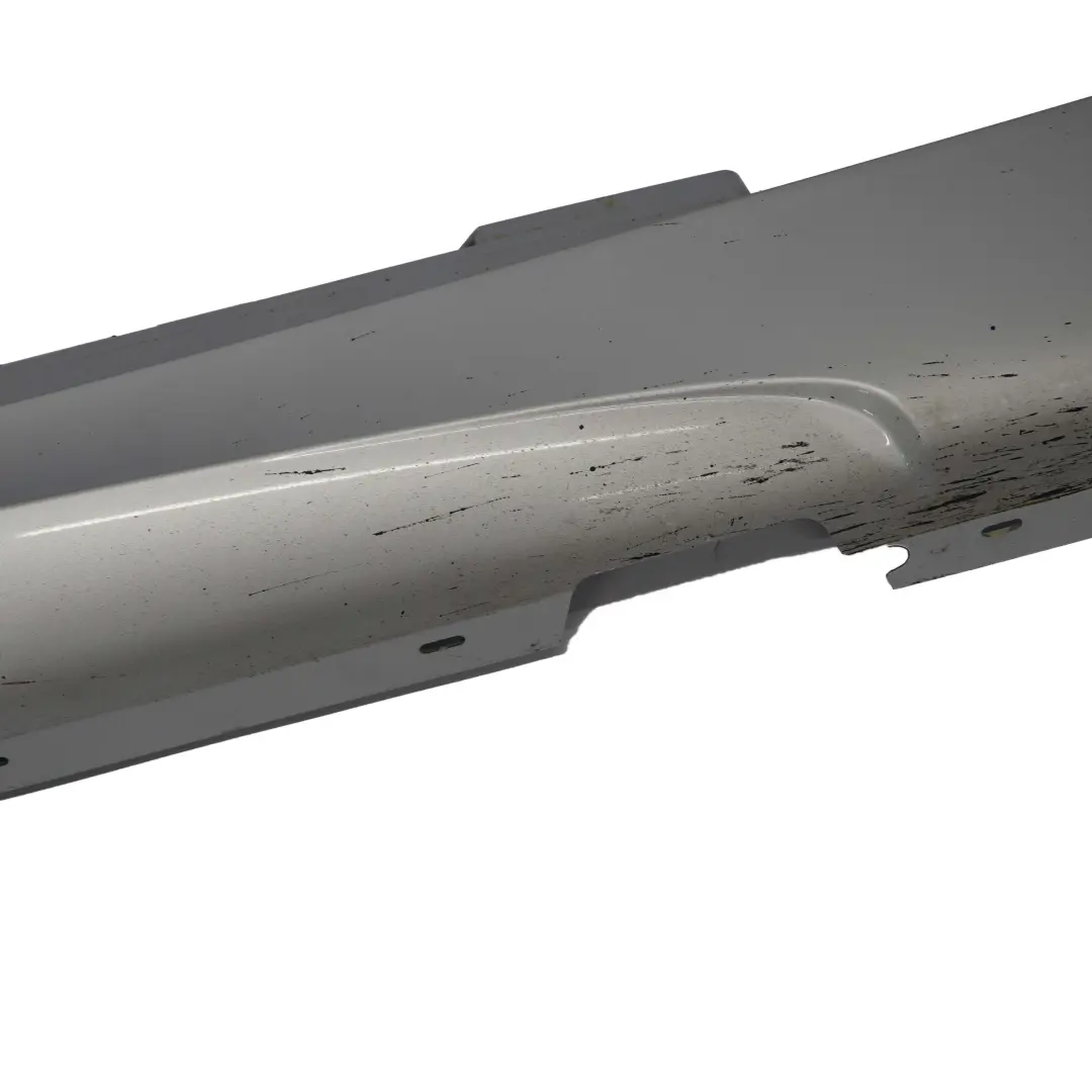 Bas de Porte Couverture Seuil Droite Argent Titane - 354 pour BMW E87 M Sport à propos du numéro de pièce 0033556 BMW E87 M Sport Bas de Porte Couverture Seuil Droite Argent Titane - 354 - SKU 0033556-TS - Numéro de pièce 0033556