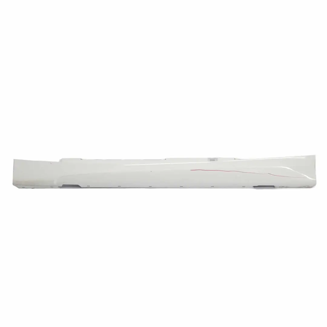 Gonna laterale M Sport Sill sinistra Alpinweiss Alpine White - 300 per BMW E87 con numero di parte 0033557 BMW E87 Gonna laterale M Sport Sill sinistra Alpinweiss Alpine White - 300 - SKU 0033557-AW - Numero di parte 0033557