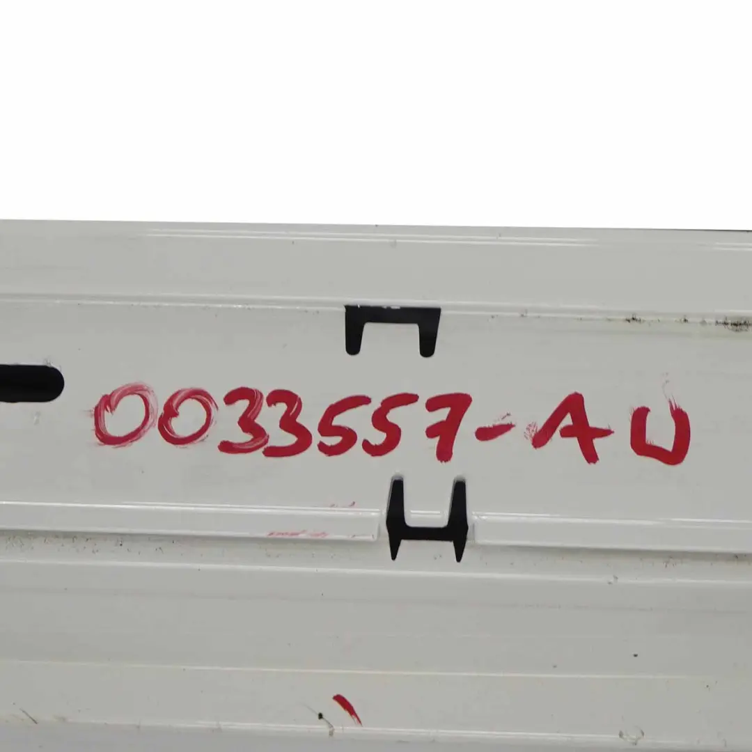 Gonna laterale M Sport Sill sinistra Alpinweiss Alpine White - 300 per BMW E87 con numero di parte 0033557 BMW E87 Gonna laterale M Sport Sill sinistra Alpinweiss Alpine White - 300 - SKU 0033557-AW - Numero di parte 0033557