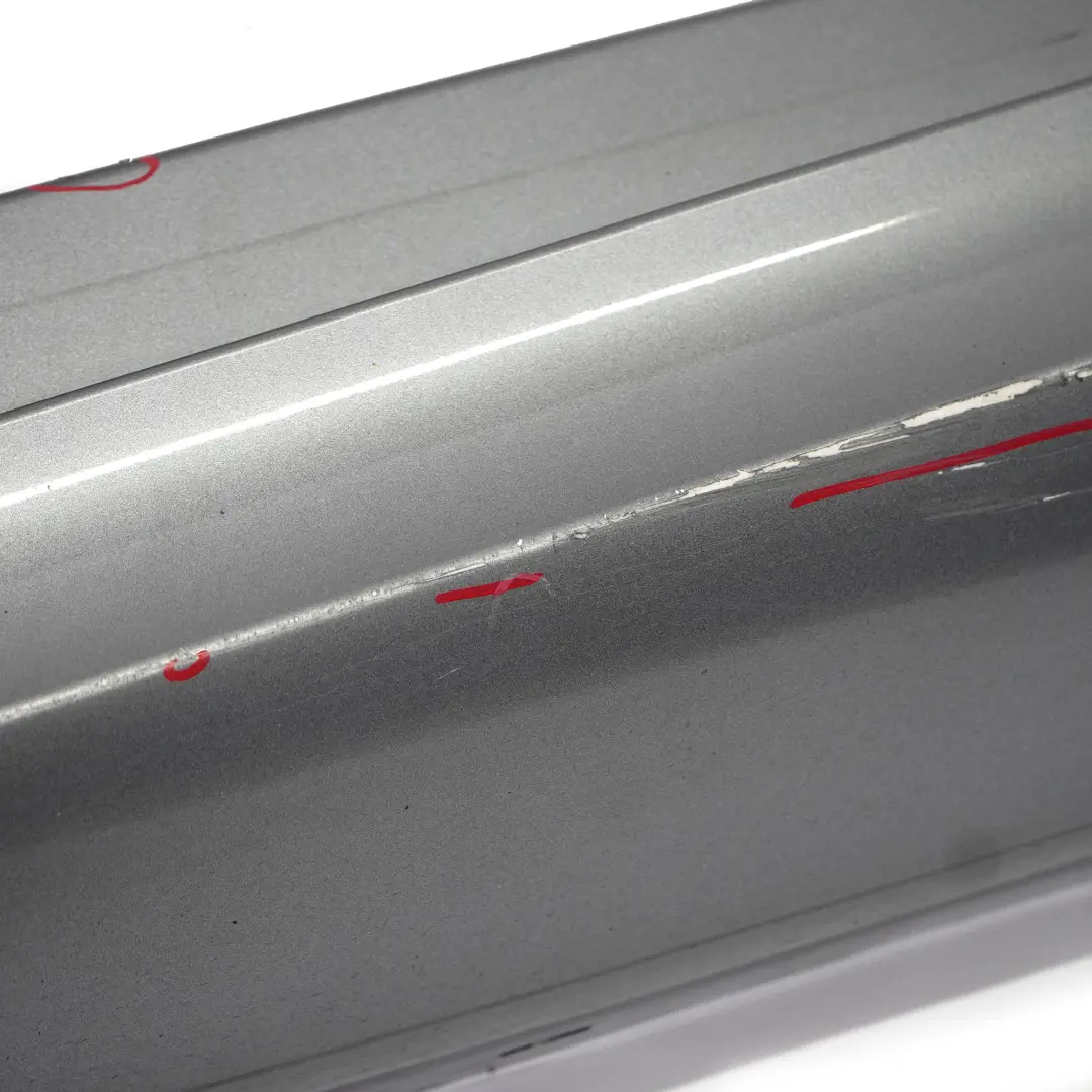 Bande de seuil Jupe latérale gauche Spacegrau Space Grey - A52 pour BMW E87 M Sport à propos du numéro de pièce 0033557 BMW E87 M Sport Bande de seuil Jupe latérale gauche Spacegrau Space Grey - A52 - SKU 0033557-SCG1 - Numéro de pièce 0033557