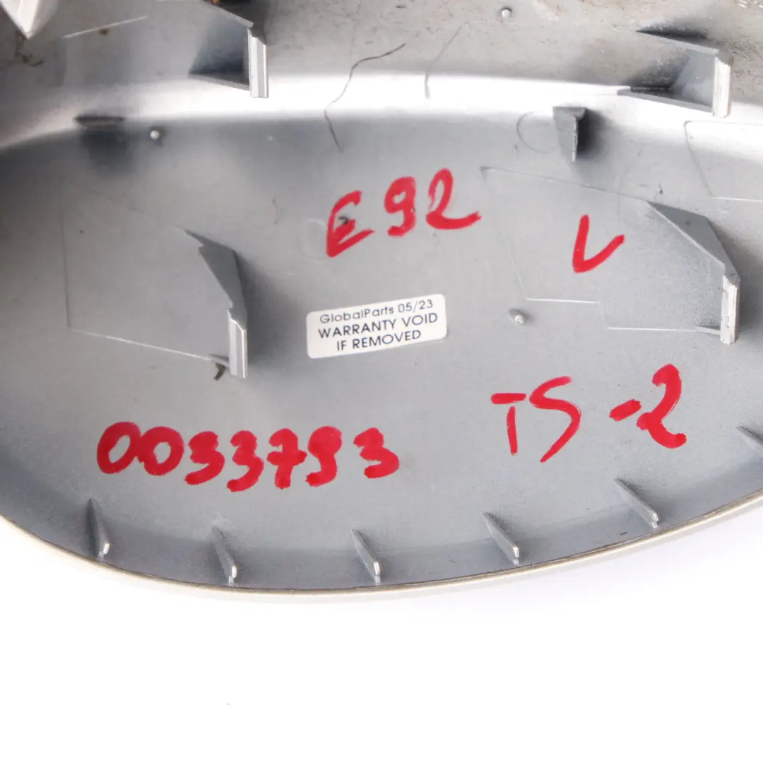 Abdeckkappe Links Spiegel Abdeckung Titansilber Metallic 354 Silber für BMW E92 E93 mit Teilenummer 0033793 BMW E92 E93 Abdeckkappe Links Spiegel Abdeckung Titansilber Metallic 354 Silber - SKU 0033793-TS2 - Teilenummer 0033793