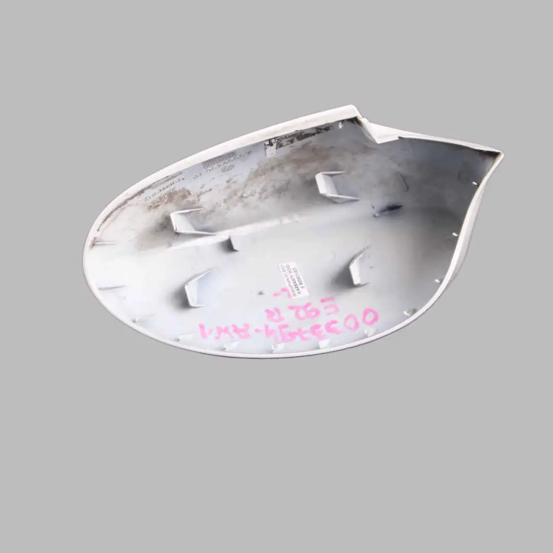Coperchio Specchio Destro Calotta Involucro Alpinweiss Bianco per BMW E92 E93 con numero di parte 0033794 BMW E92 E93 Coperchio Specchio Destro Calotta Involucro Alpinweiss Bianco - SKU 0033794-AW1 - Numero di parte 0033794