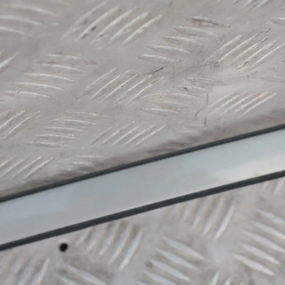 Zierleiste Dach lackiert rechts Arktis Arctic Metallic A34 00 für BMW 3 er E92 mit Teilenummer 33796 BMW 3 er E92 Zierleiste Dach lackiert rechts Arktis Arctic Metallic A34 00 - SKU 0033796-AM - Teilenummer 33796