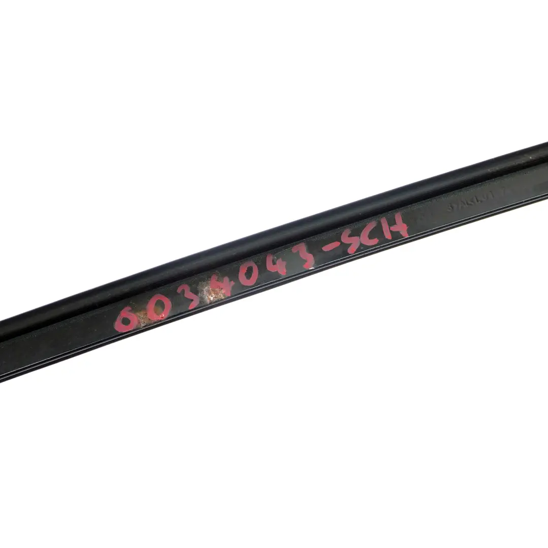 BMW E90 E91 LCI Listwa Szyby Przód Lewy Czarny - SKU 0034043-SCH - Numer Części 0034043