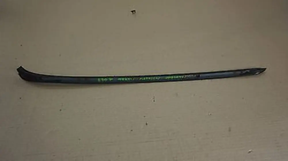 Wasserfangleiste Lackiert Rechts Arktis 0034044 für BMW 3 er e90 e91 LCi mit Teilenummer 51130034044 BMW 3 er e90 e91 LCi Wasserfangleiste Lackiert Rechts Arktis 0034044 - SKU 0034044-AM1 - Teilenummer 51130034044