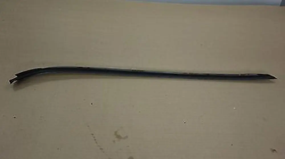 Moldura Goteo Parabrisas Delantero Izquierdo Titansilber Plata para BMW E90 E91 con número de pieza BMW E90 E91 Moldura Goteo Parabrisas Delantero Izquierdo Titansilber Plata - SKU 0034044-TS1 - Número de pieza