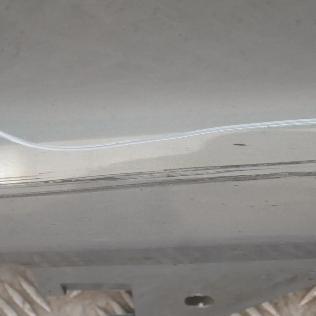 Sill Strip Faldon Lateral Derecho Arktis Arctic Metallic A34 para BMW E92 E93 con número de pieza 34058 BMW E92 E93 Sill Strip Faldon Lateral Derecho Arktis Arctic Metallic A34 - SKU 0034058-AM - Número de pieza 34058