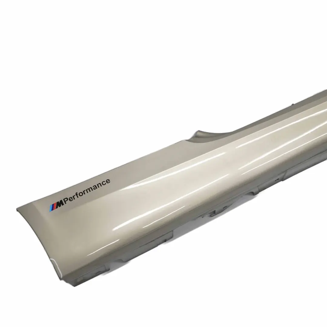 Faldon Lateral Derecho Platinbronze - A53 para BMW E92 E93 con número de pieza 0034058 BMW E92 E93 Faldon Lateral Derecho Platinbronze - A53 - SKU 0034058-PB1 - Número de pieza 0034058