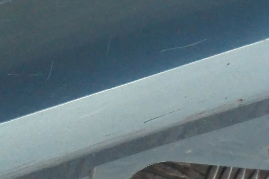 Sill Strip Side Skirt Left Atlantikblau Atlantic Blue para BMW E92 E93 con número de pieza 0034059 BMW E92 E93 Sill Strip Side Skirt Left Atlantikblau Atlantic Blue - SKU 0034059-ATL - Número de pieza 0034059