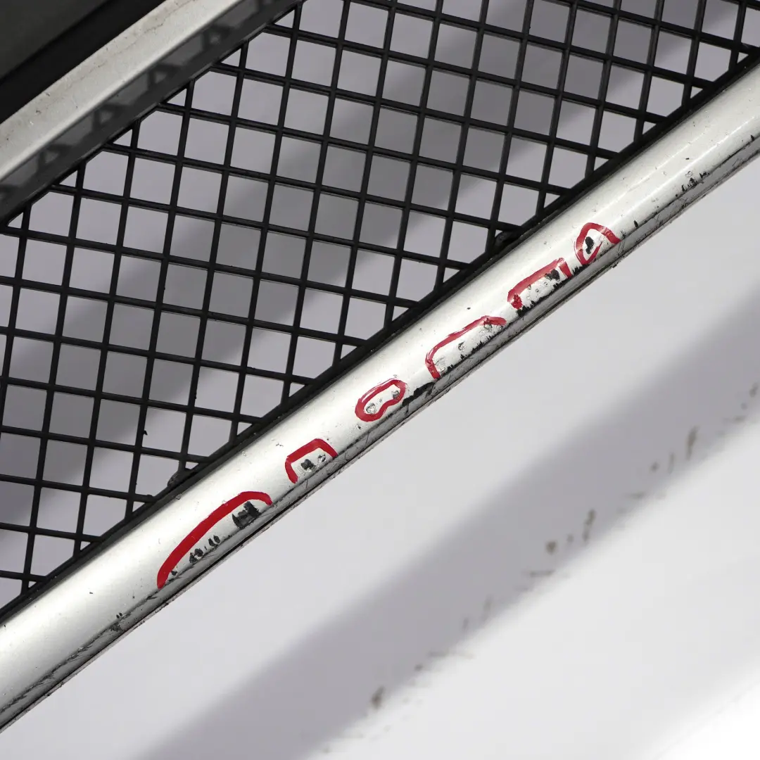 Zderzak Przedni Przód Titansilber Titan Silver - 354 do BMW Z4 E85 o numerze 0034429 BMW Z4 E85 Zderzak Przedni Przód Titansilber Titan Silver - 354 - SKU 0034429-TS - Numer Części 0034429