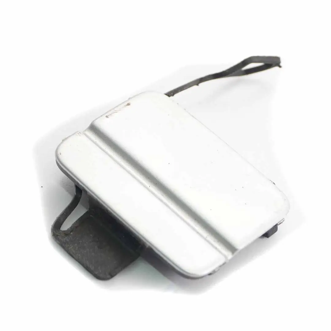 Flap Ojo De remolque parachoques trasero Titansilber Plata 7116690 para BMW E90 con número de pieza 0034445 BMW E90 Flap Ojo De remolque parachoques trasero Titansilber Plata 7116690 - SKU 0034445-TS - Número de pieza 0034445