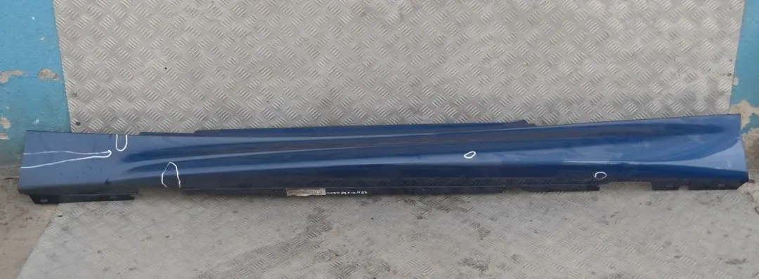 Sill Strip Side Skirt Left N/S Le Mans Blue für BMW 1 Series 3 E81 E82 E88 M SPORT mit Teilenummer 51770034731 BMW 1 Series 3 E81 E82 E88 M SPORT Sill Strip Side Skirt Left N/S Le Mans Blue - SKU 0034731-LMB3 - Teilenummer 51770034731