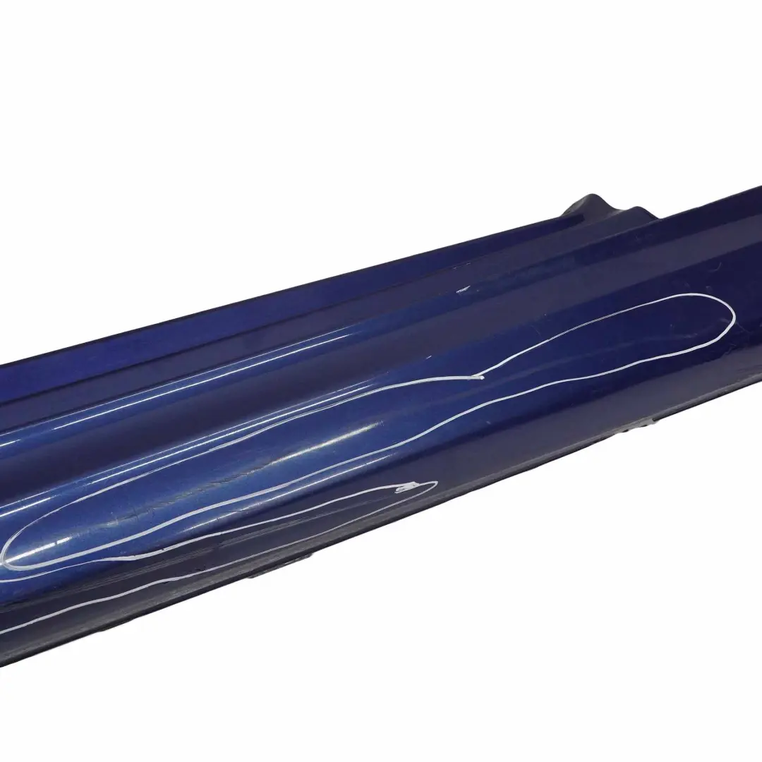 Bande de seuil gauche Blanc Le Mans Bleu - 381 pour BMW E81 E82 E88 M Sport à propos du numéro de pièce 0034731 BMW E81 E82 E88 M Sport Bande de seuil gauche Blanc Le Mans Bleu - 381 - SKU 0034731-LMB4 - Numéro de pièce 0034731