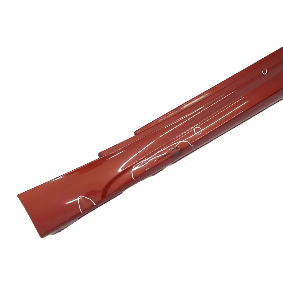 Minigonna M Sport Striscia rivestimento sinistro E82 Rosso Sedonarot A79 per BMW E81 con numero di parte 0034731 BMW E81 Minigonna M Sport Striscia rivestimento sinistro E82 Rosso Sedonarot A79 - SKU 0034731-SED1 - Numero di parte 0034731